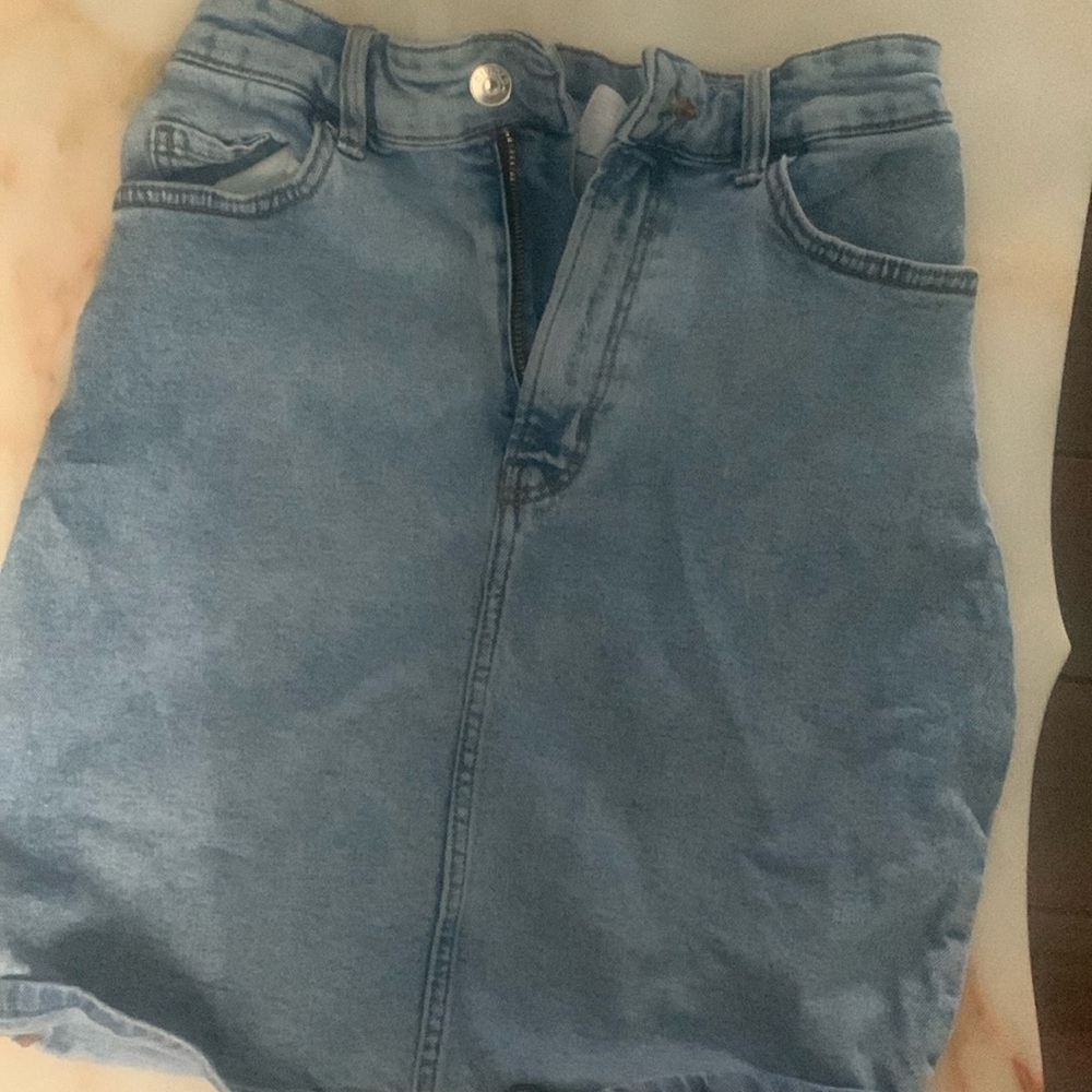 I am selling a cute bodycon light blue denim skirt!!